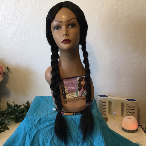 Beautiful Black Silky Long Wig - Picture 7 of 8